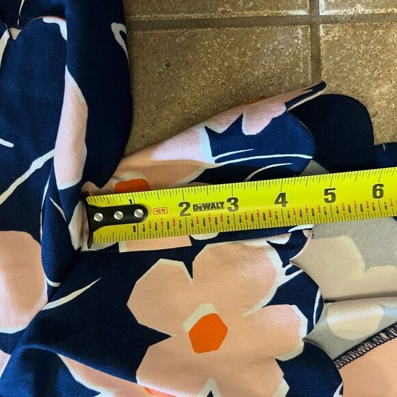 Isaac mizrahi shorts size 8 - Picture 5 of 5